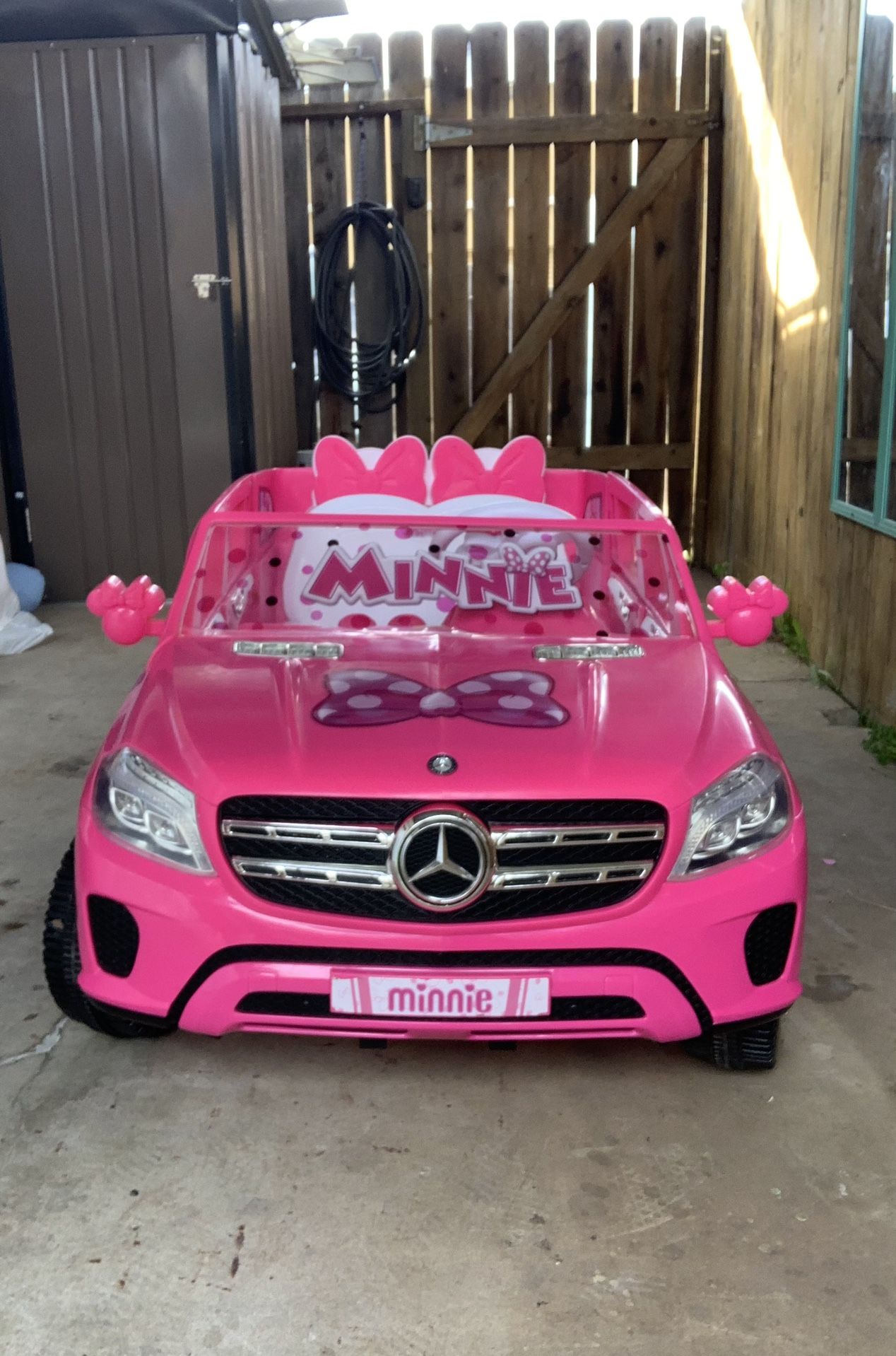 Minnie hotsell mouse mercedes