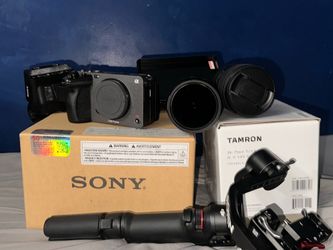 Professional Video Gear (sony fx3, 2 lenses, gimbal and monitor)