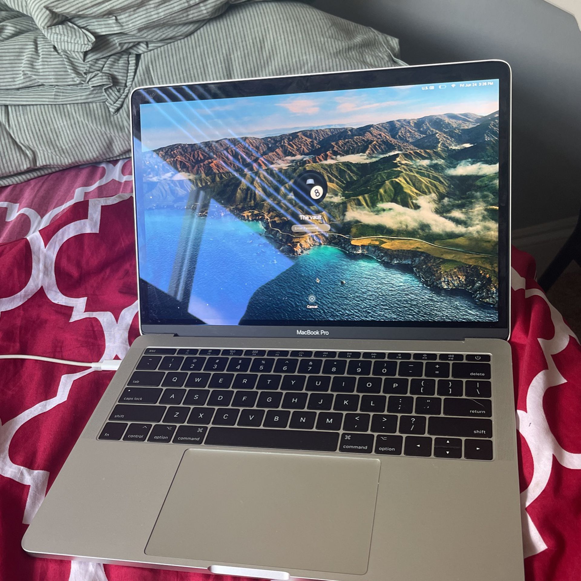 MacBook Pro 2017 13 Inch Retina Display 2.3 Gghz i5 