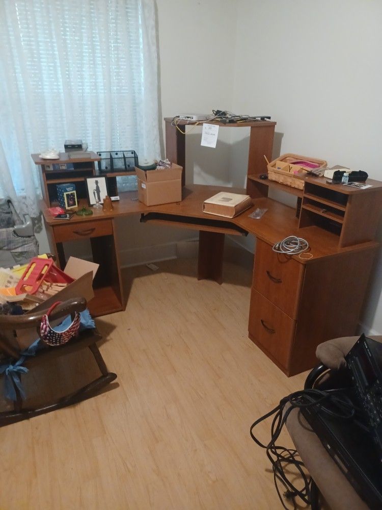 Corner Desk Excellent Condition