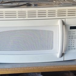 GE Full Size Microwave - Read details Please.