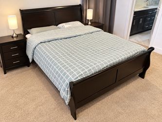 Queen Size Dark Wood Sleigh Bed Frame + Box Spring – Great Condition