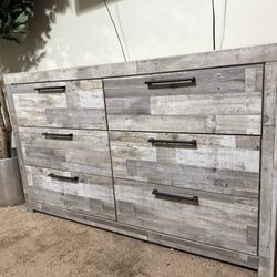 Ashley Effie Queen Panel Bed..