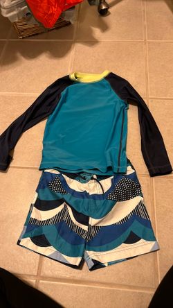 Tea Collection Rashguard & Swim Trunks Boys Size 5