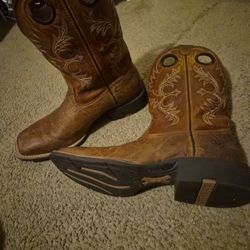 Ariat Men’s Cowboy Boots Size 10.5, Great Condition