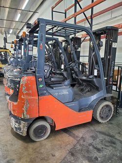 Forklift Toyota 5000lb 2014