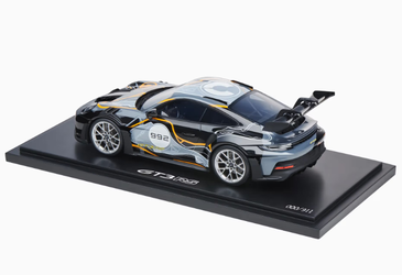 Porsche 911 GT3 RS (992) Model 1:18