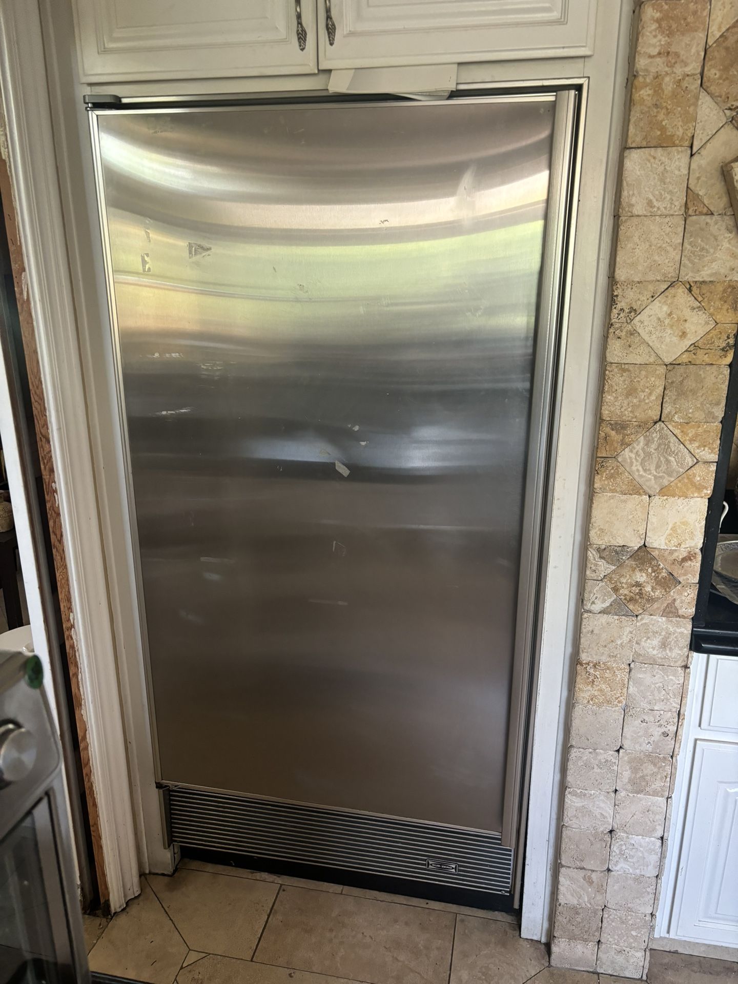 SUB-ZERO Refrigerator - Model 601R