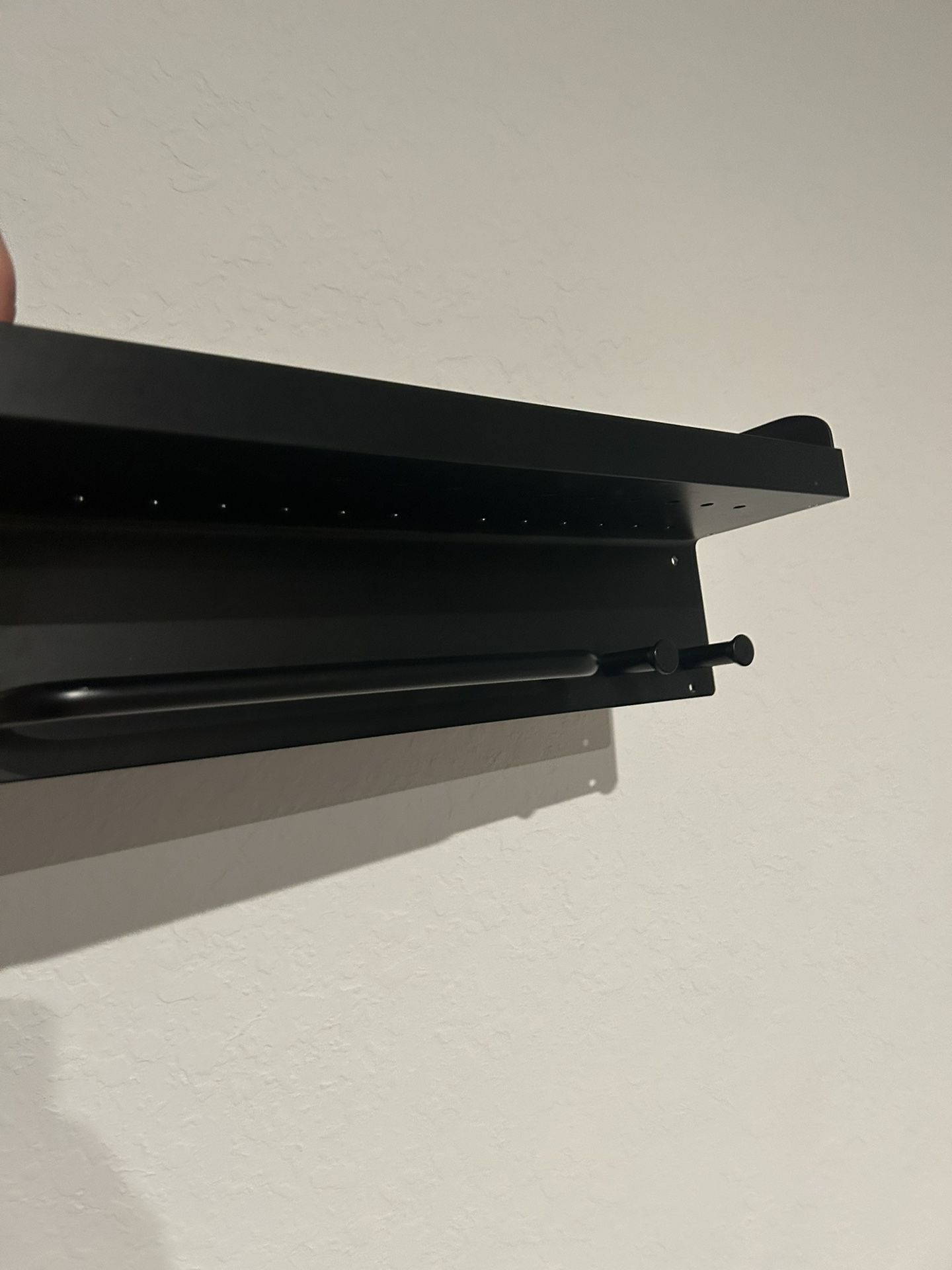 Hanging Shelf With Towel Holders