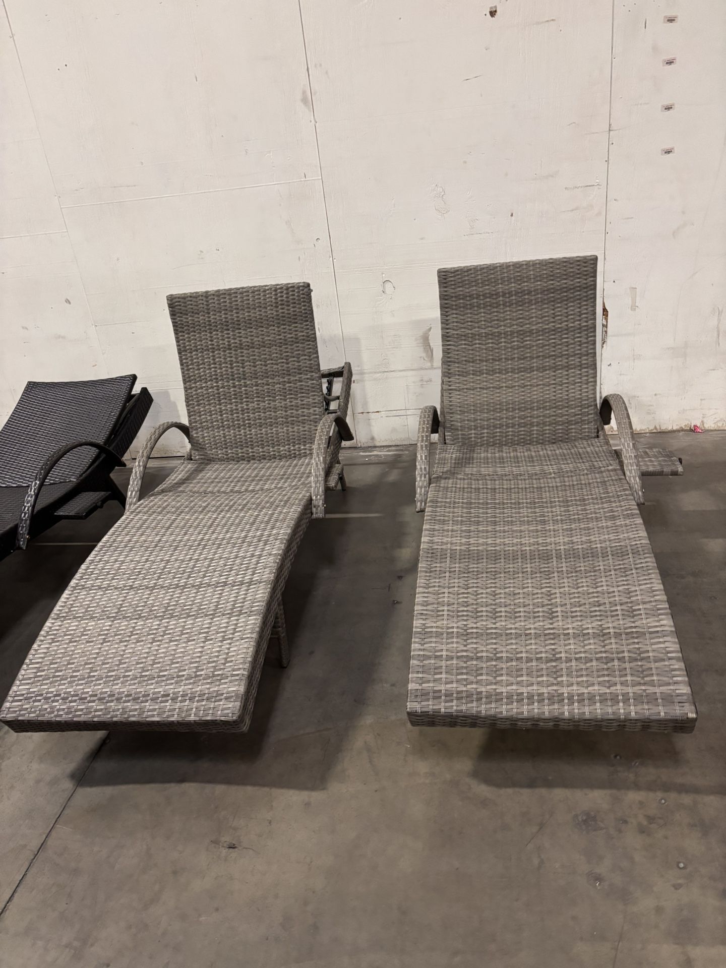  $150.00 Set of 2 Wicker Adjustable Patio Outdoor Chaise Lounge Chairs Pool Recliners with Pull-out Side Table