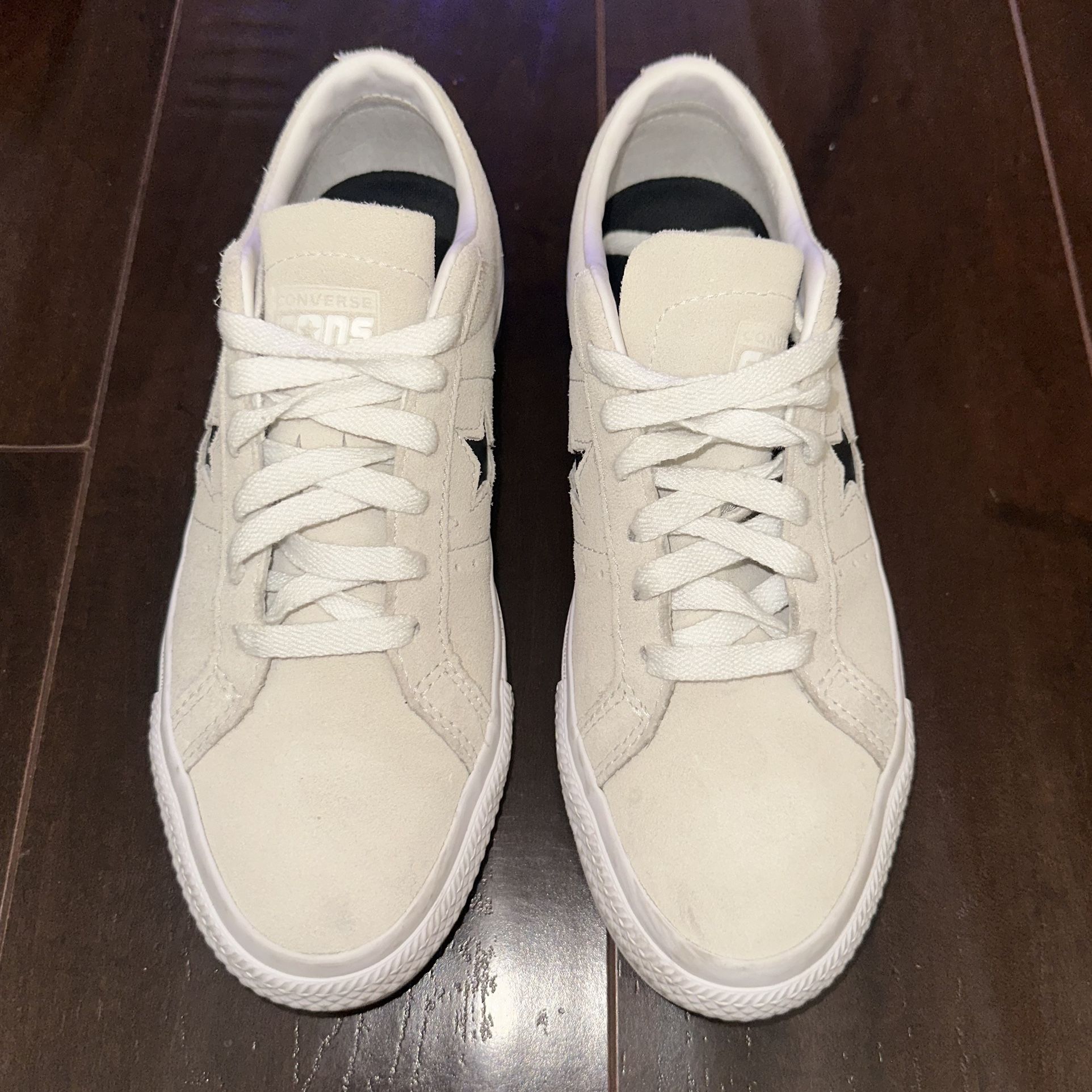Converse con 7 women
