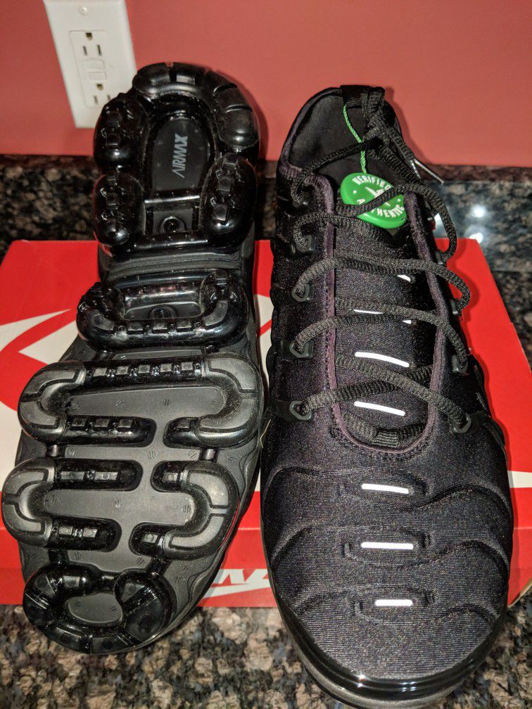 Nike Vapor Max Plus Triple Black for Sale in Bardonia, NY