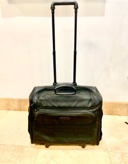 TUMI carri on