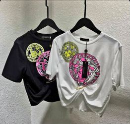 V medusa cropped shirt