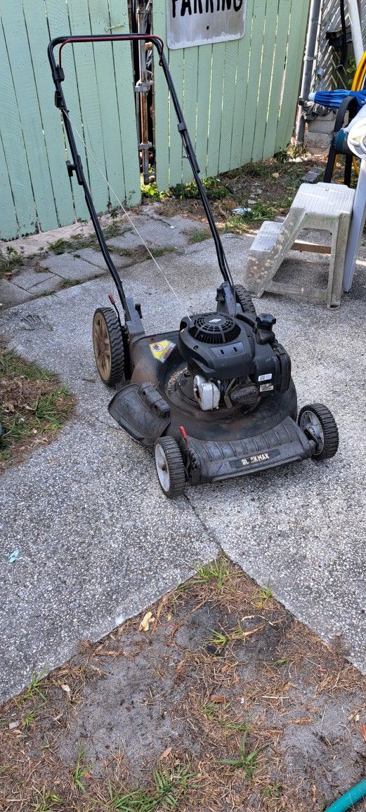 Lawn mower Runs and cuts Excellent