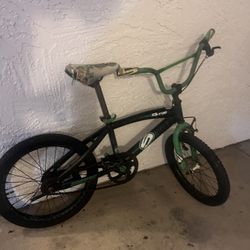  18 Dynacraft Surge Boys BMX Bike