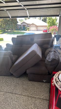 Big living room couch, for big family does have some use for sure we had it 6 years now.  We are ready to upgrade. Kids are gone now. Pick up only wil