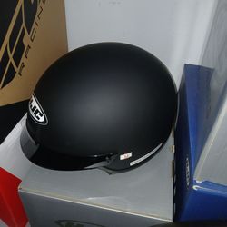 Size medium summer helmet size Medium DOT approved HJC brand.   New in a box