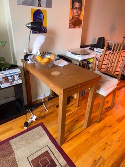 Dining Table with 2 Chairs and extension leaf