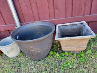 Price per piece. Large garden pots. Mix of plastic and composite
