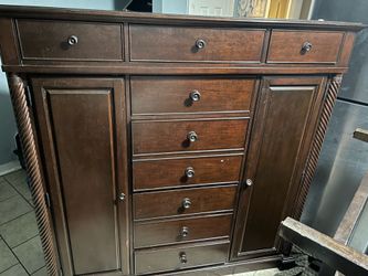 Bassett Solid Wood Dresser Chest