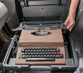 Vintage Sears Scholar Electric Typewriter  with Hard Case