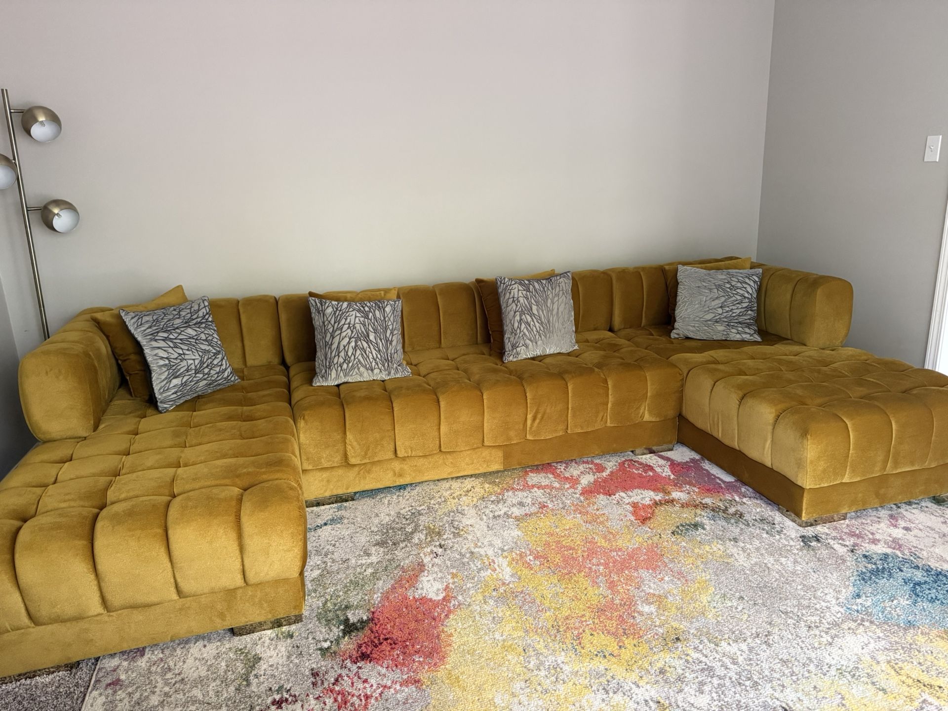 Mustard‑Gold Couch – “Like New” Condition, Never Sat On – Downsizing Sale 3 Piece Sectional