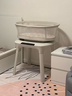 4Moms rocking bassinet