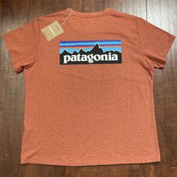 New Women Patagonia P-6 Logo Responsibili Tee T-shirt Top Quartz Coral Large L