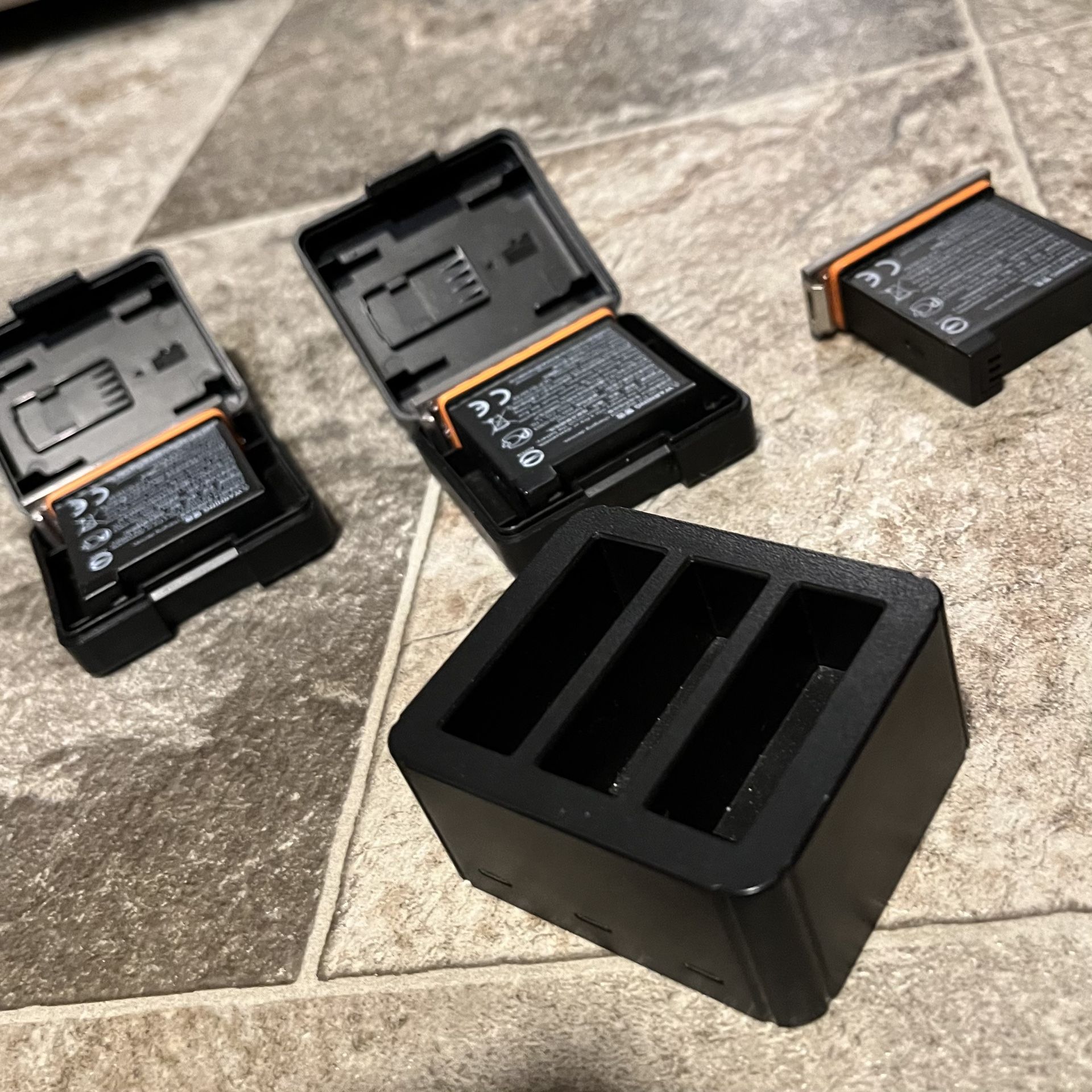 DJI Osmo Action Original Batteries And Charger Kit
