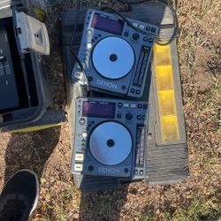 CD turntables with mixer