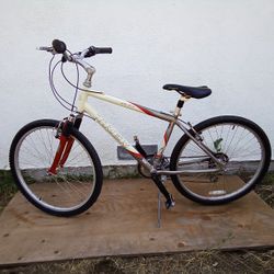 TREK NAVIGATOR 200  MENS ALUM FRAME ATB MTN BIKE REFURBISHED OBO 