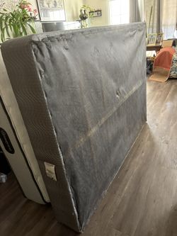 Full Bed Mattress Foundation/Box spring