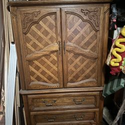 Wood Dresser I’m Good Condition