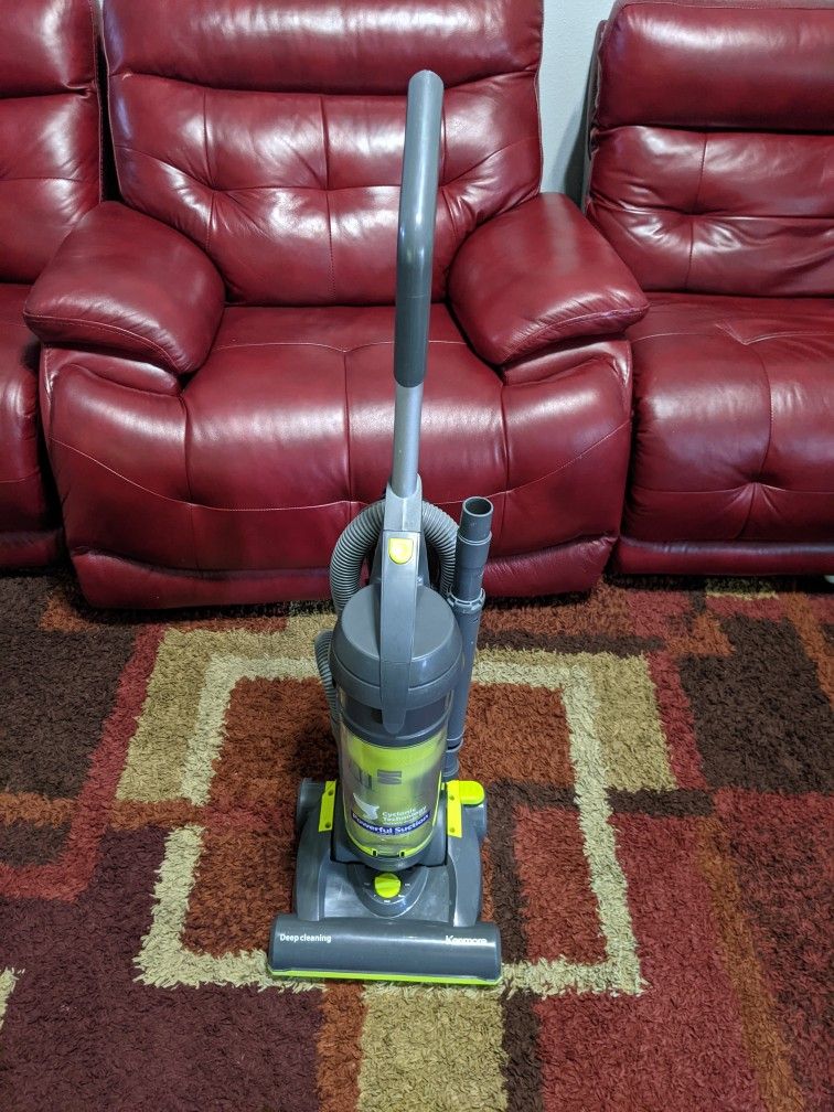 Kenmore Upright Bagless Vacuum Cleaner, Cyclonic Technology, Model CJUBL2-31125