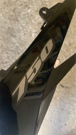 Suzuki GSXR750 tail fairing/plastic left side