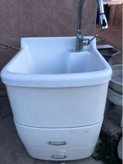 Laundry sink