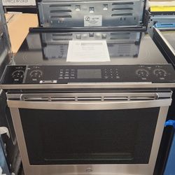 Profile 28 cu.ft Quad Door Bottom Freezer Refrigerator Fingerprint Resistant Stainless w/Dual-Dispense AutoFill Pitcher