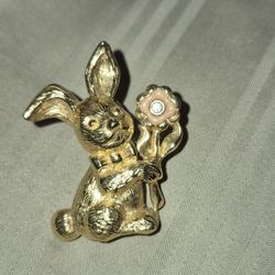 Vintage AVon Bunny $10