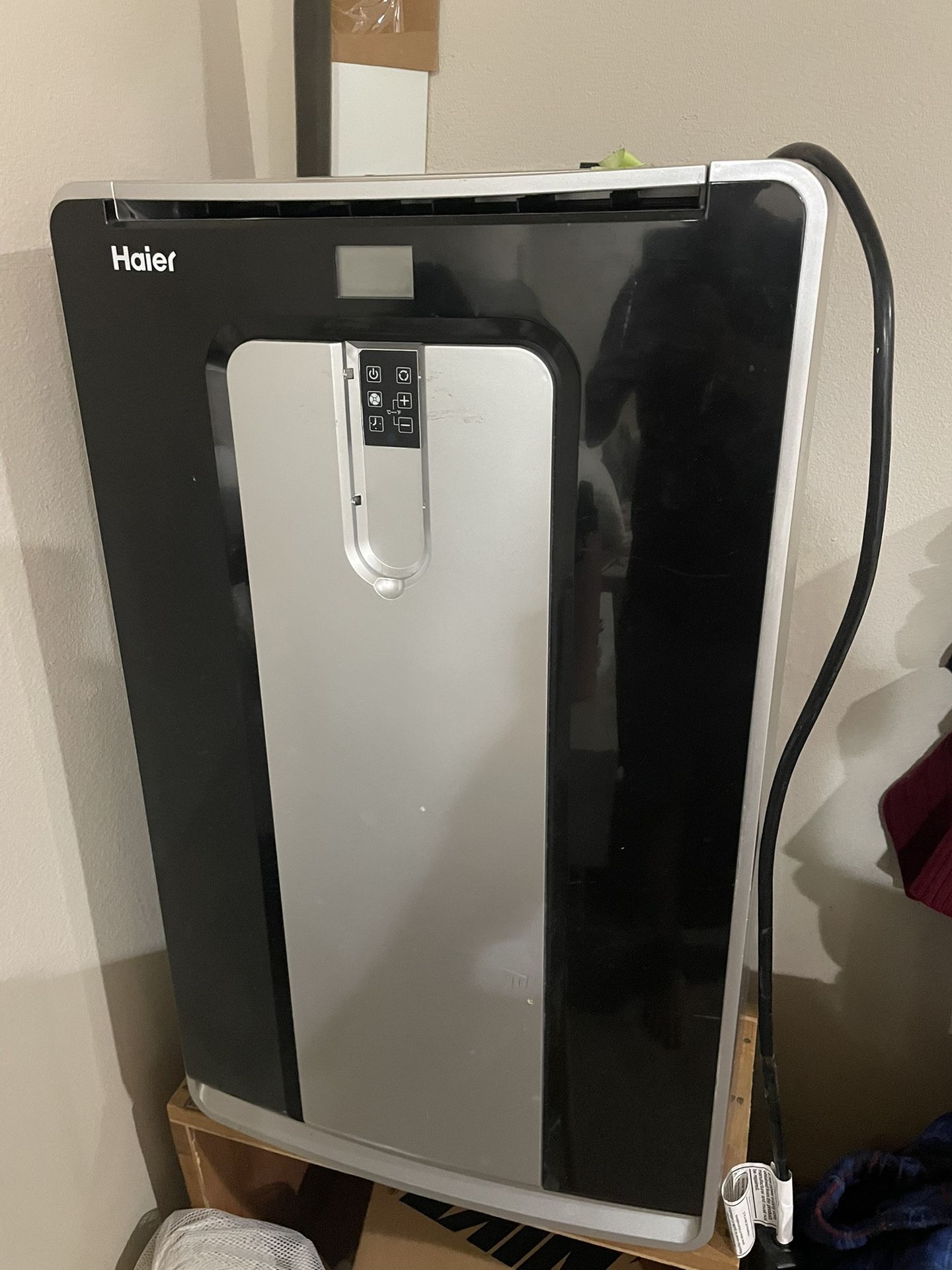 Haier Portable air conditioner 4 In 1 dehumidifier, fan and heater