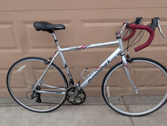 700x25c. DIAMONBACK MENS ROAD RACING BIKE. (L) 54CM. FRESHLY TUNE UP WITH UPGRADES👌🏼