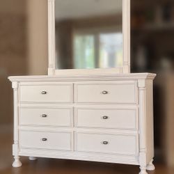 Kaslyn Six Drawer Dresser in White