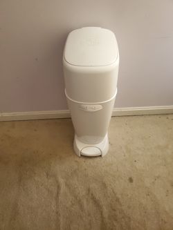Diapers Genie Complete.
