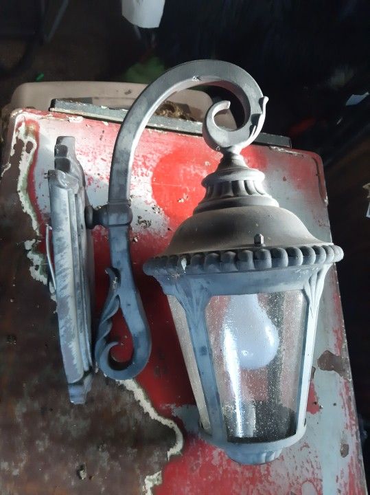 $10 PORCH LIGHT