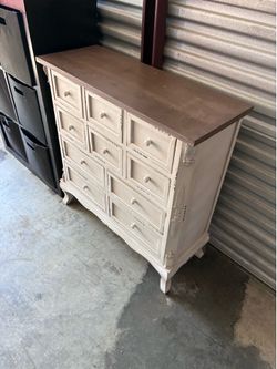 Chest of drawers