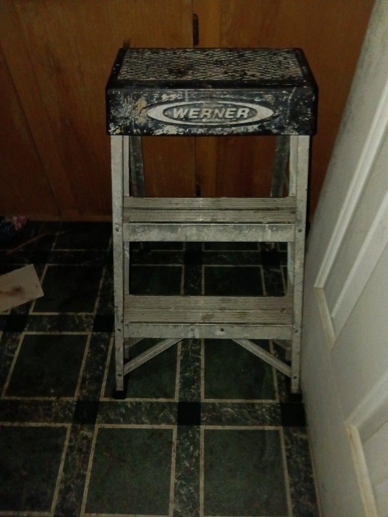 2 Ft Aluminum Step Ladder