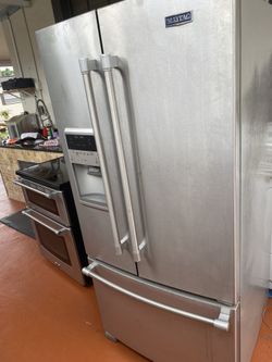 Maytag Refrigerator & Stove 
