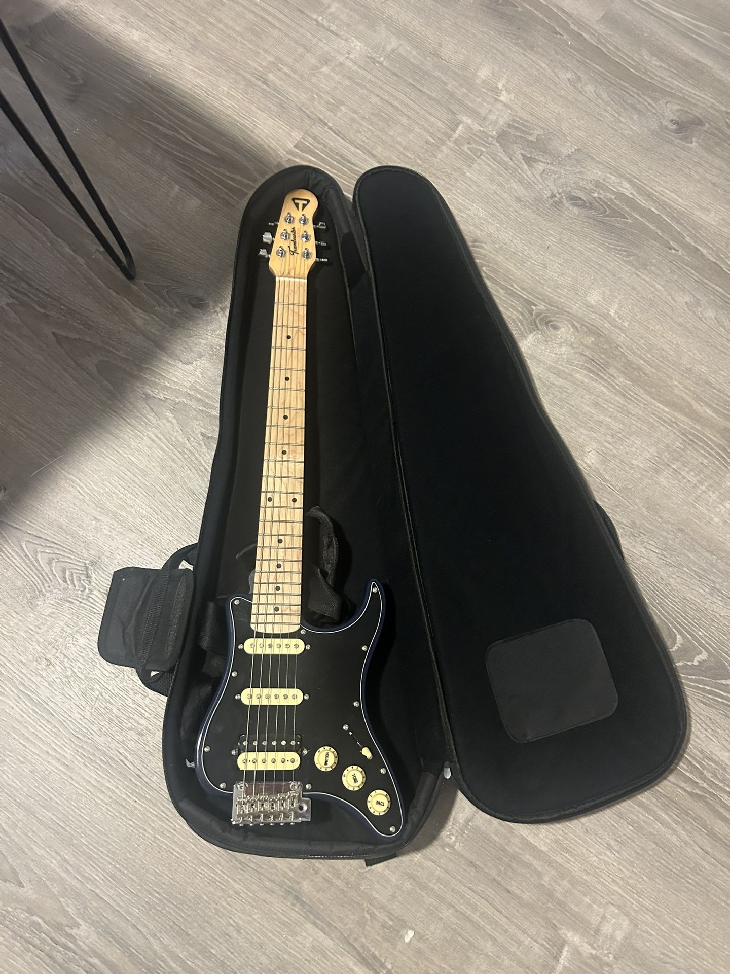 Traveler- Travelcaster guitar With Case