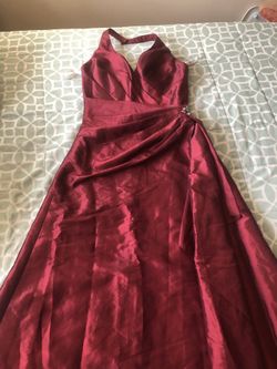 Pre -owned ♥️halter top burgundy open back dress