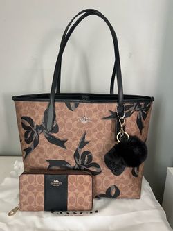 Coach Three Pieces Set